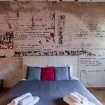 Pantheon Charming 2-Bed Apartment In Heart Of Rome