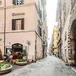 Pantheon Charming 2-Bed Apartment In Heart Of Rome